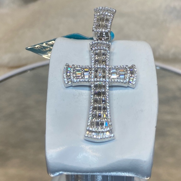 Beautiful NWT 925 Moissanite Diamond Men’s/Women's Cross Charm 2.9 ctw Pendant - Picture 10 of 13